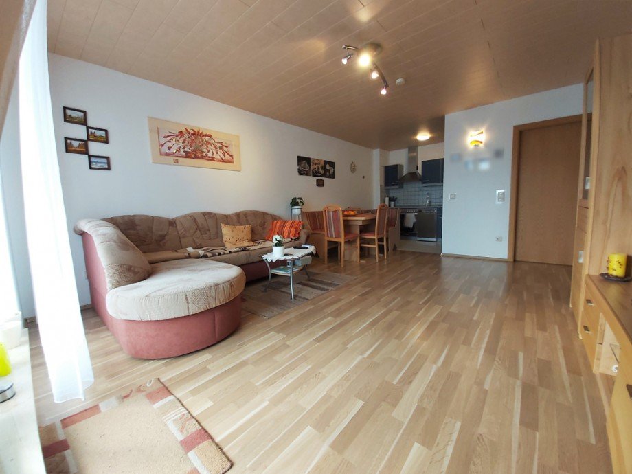 (8) Das Wohnzimmer aus einer anderen Perspektive mit Blick in Richtung K�che Etagenwohnung Bottrop / Stadtmitte