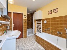 (17) Und das direkt benachbarte Badezimmer iTH: Ein Zuhause zum Bleiben - weitl�ufiges, freistehendes EFH mit Traumgarten in bester Wohnlage!