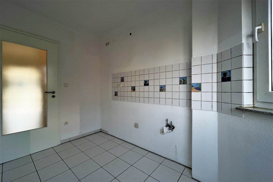 (7) Die hell geflieste K�che aus einer anderen Perspektive Etagenwohnung Bottrop / Stadtmitte