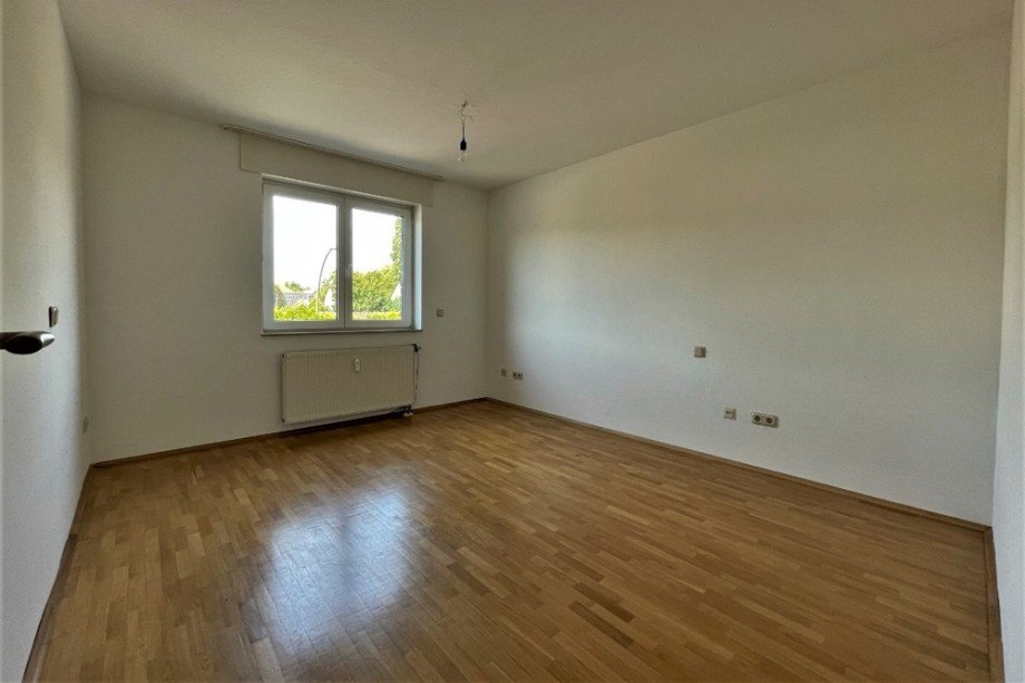(13) Direkt nebenan befindet sich das ger�umige Elternschalfzimmer Etagenwohnung Bottrop / Stadtmitte