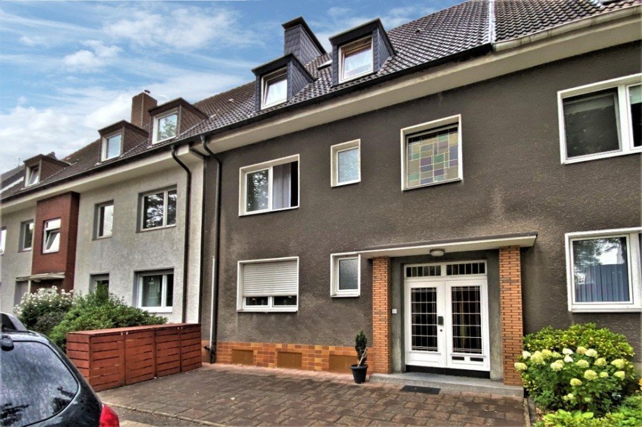 (3) Der Hauseingangsbereich aus einem anderen Blickwinkel Mehrfamilienhaus Bottrop / Eigen