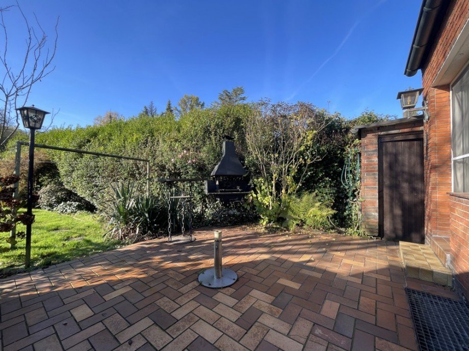 (9) Hier ein erster Eindruck von der r�ckw�rtigen Terrasse Reihenendhaus Bottrop