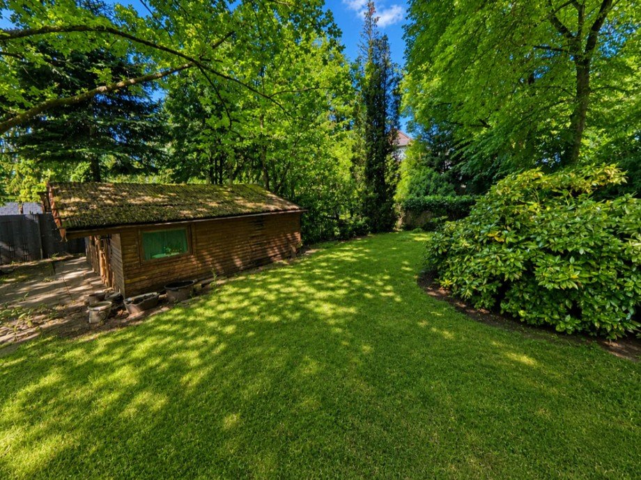 (26) Ein weiterer Blick auf das r�ckw�rtige Gartengrundst�ck Mehrfamilienhaus Bottrop / Stadtmitte