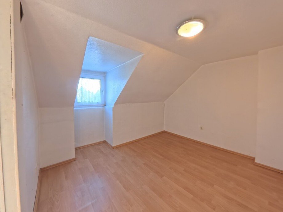 (24) Separat abgetrennt befindet sich noch dieser beschauliche Raum im Dachgeschoss Reihenmittelhaus Bottrop / Batenbrock