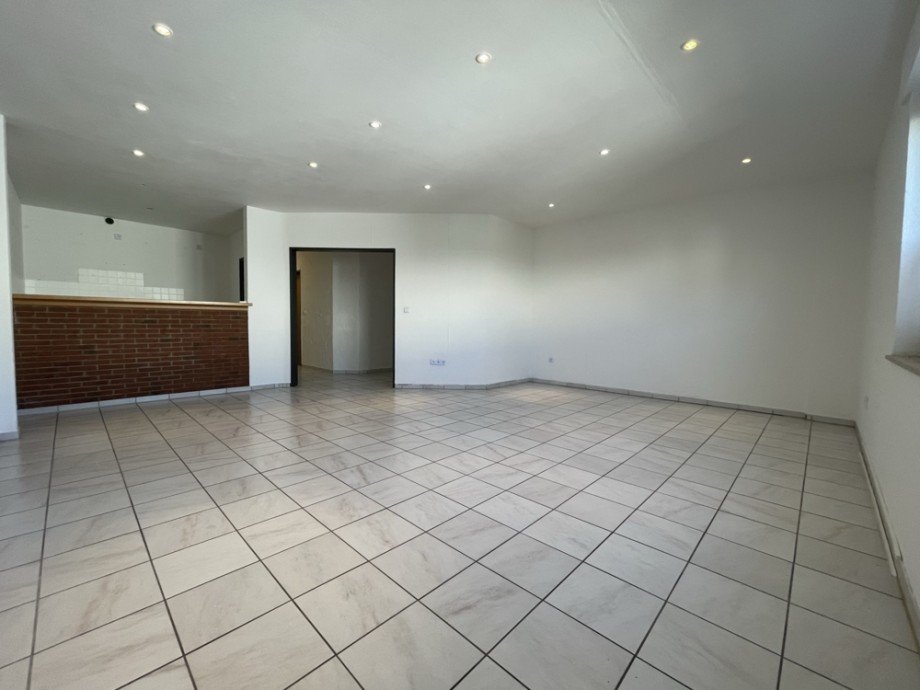 (16) Es folgen einige Raumeindr�cke dieses leerstehenden Geb�udeteils Halle / Lager / Produktion Bottrop