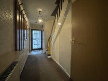 (4) Der Hausflur im Erdgeschoss aus einem anderen Blickwinkel *VERKAUFT*