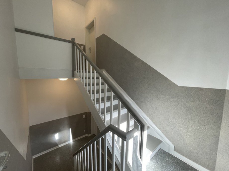 (8) Der Blick hinauf in Richtung des Wohnungseinganges im Dachgeschoss Dachgeschosswohnung Oberhausen / Sterkrade-Mitte