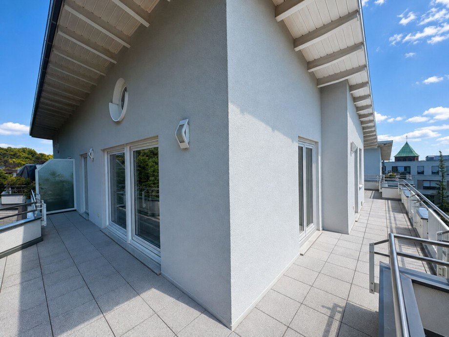 (14) Der weitere Verlauf der Dachterrasse Penthousewohnung Bottrop / Bottrop-Vonderort