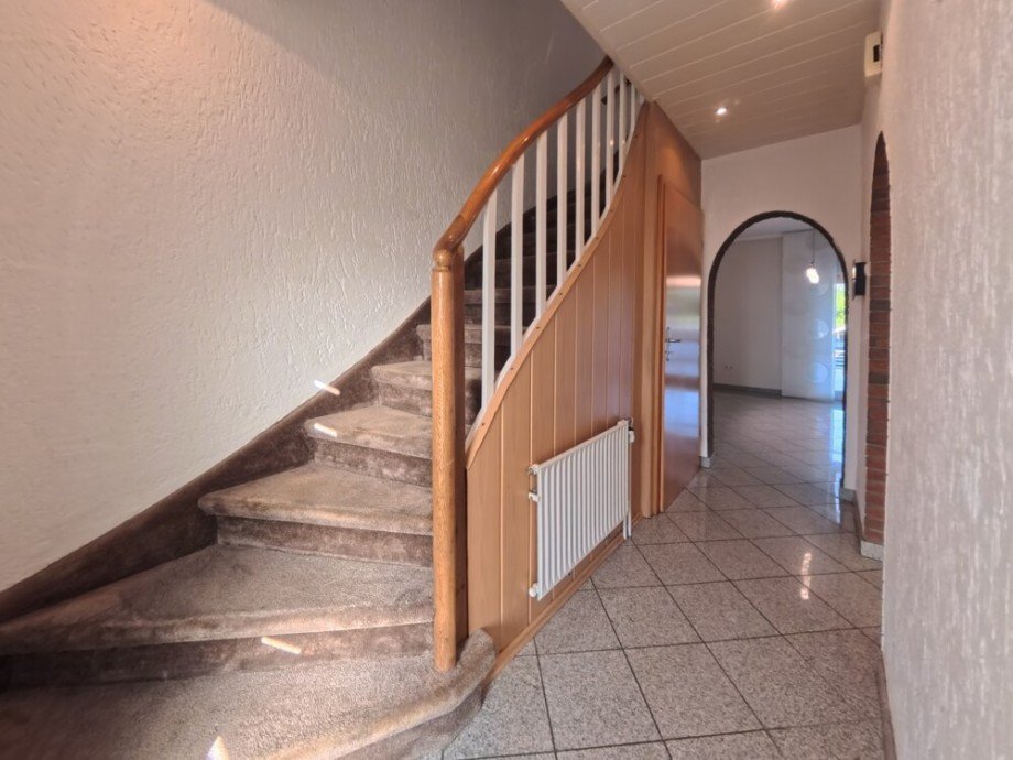 (4) Ein erster Blick in den Hauseingangsbereich Reihenmittelhaus Bottrop / Batenbrock