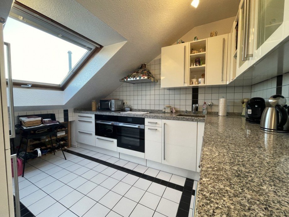 (11) �ber den Esszimmerbereich betreten wir nun die K�che Dachgeschosswohnung Bottrop / Vonderort