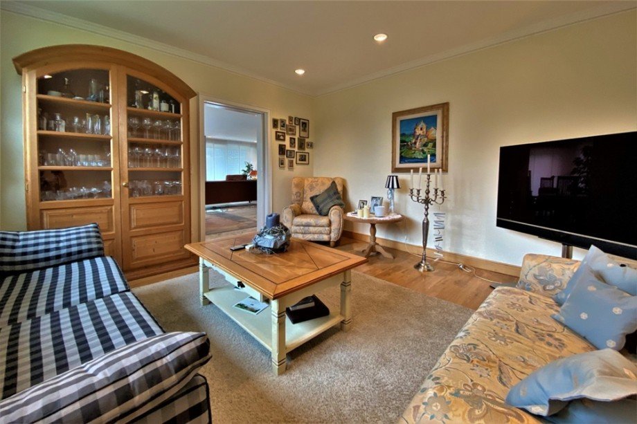 (12) �ber das Wohn-und Esszimmer betreten Sie ein separates Arbeits oder Lesezimmer Zweifamilienhaus Bottrop / Eigen