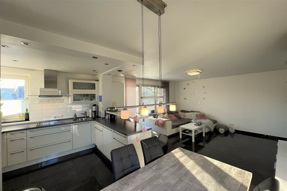 (2) Wohn- Esszimmer Etagenwohnung Oberhausen / Sterkrade