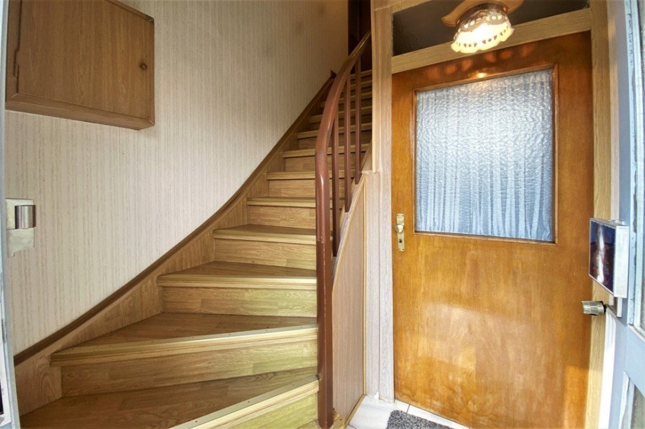 (5) Der Blick in den Hauseingansbereich im Erdgeschoss Doppelhaush�lfte Bottrop / Welheim