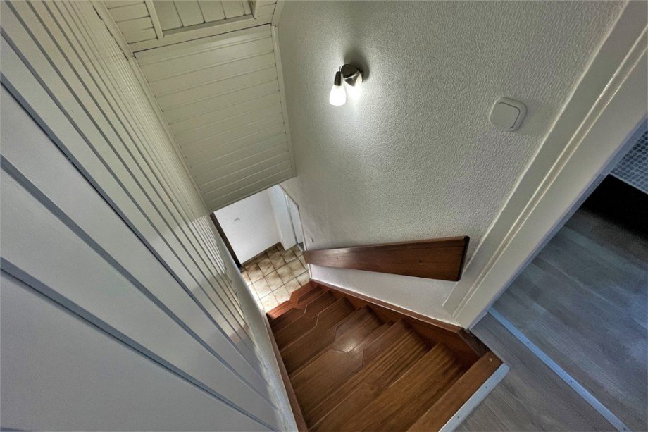 (18) Der Aufgang in das Dachgeschoss erfolgt �ber diese Treppe Einfamilienhaus Bottrop / Stadtmitte