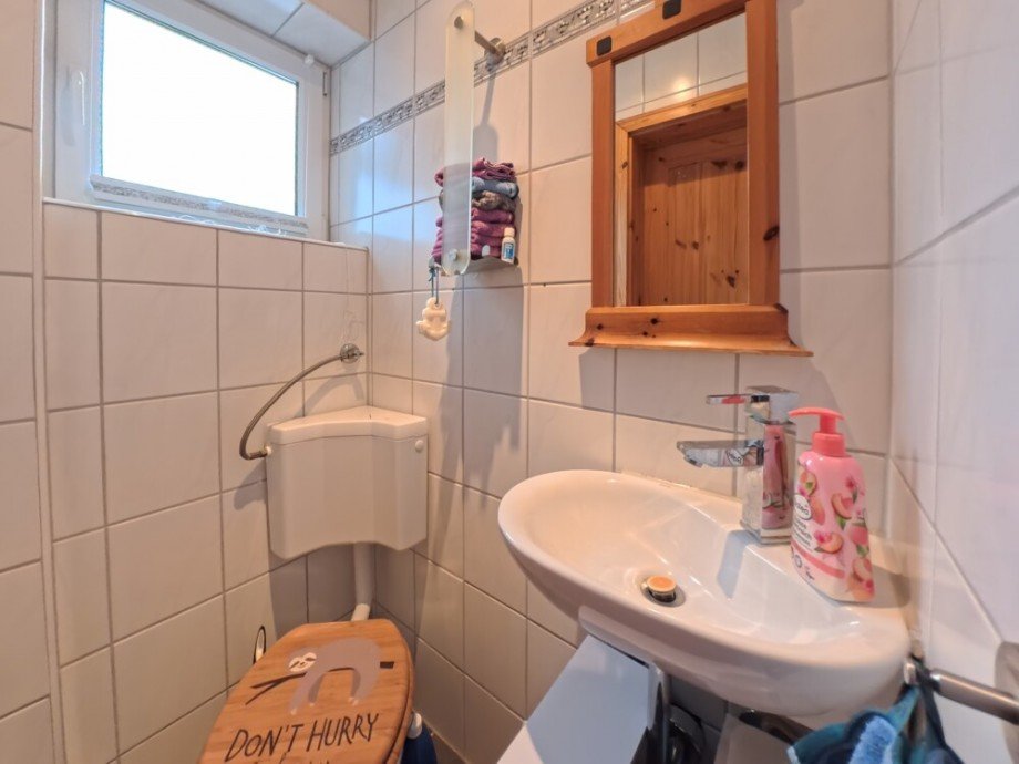 (5) Unmittelbar neben dem Hauseingang befindet sich das G�ste-WC Reiheneckhaus Bottrop / Batenbrock