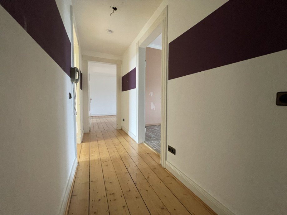 (17) Starten wir im zentral gelegenen Wohnungsflur Mehrfamilienhaus M�lheim an der Ruhr / Speldorf