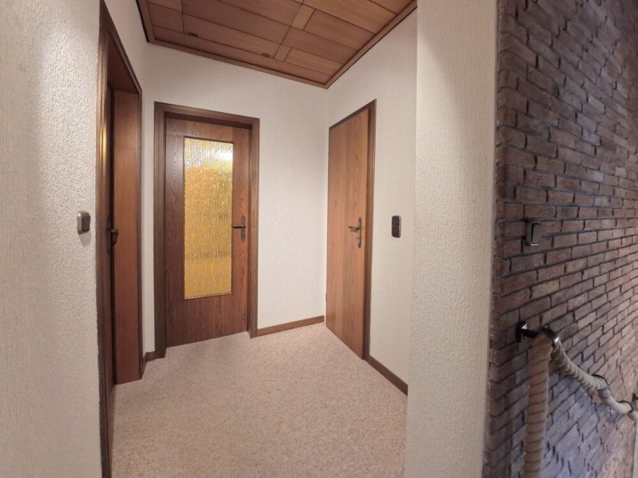 (24) �ber diesen Flurversatz betreten wir weitere R�umlichkeiten im Obergeschoss Reihenendhaus Bottrop / Stadtmitte