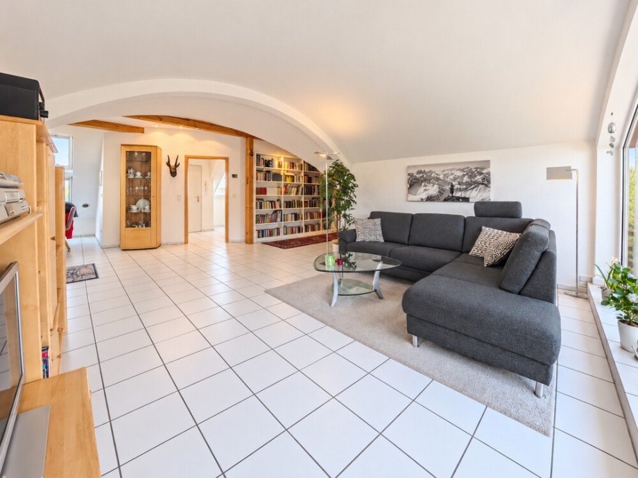 (12) Das Herzst�ck der Wohnung bildet das Wohnzimmer Etagenwohnung Bottrop / Stadtmitte