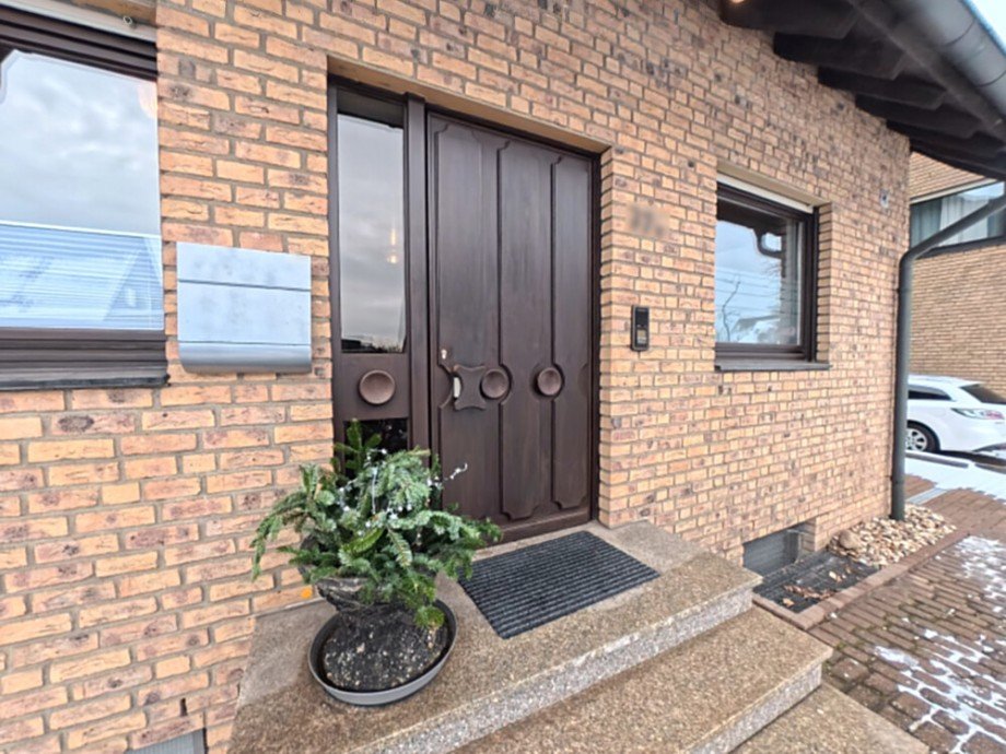 (2) Der Hauseingang ist zentral auf der Geb�udevorderseite gelegen Doppelhaush�lfte Bottrop / Fuhlenbrock