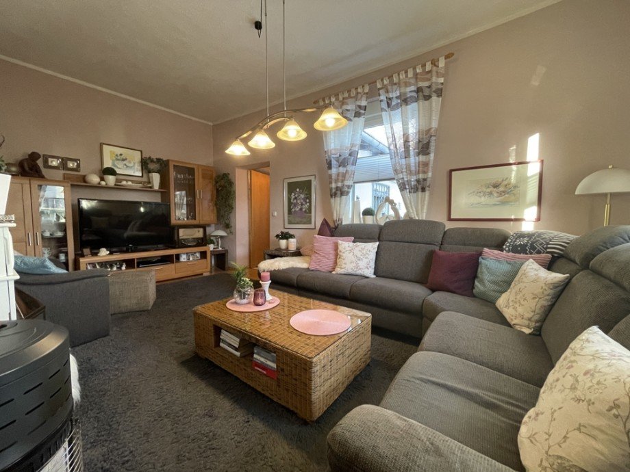 (7) An die K�che schlie�t sich das ger�umige Wohnzimmer an Reiheneckhaus Gladbeck / Schultendorf