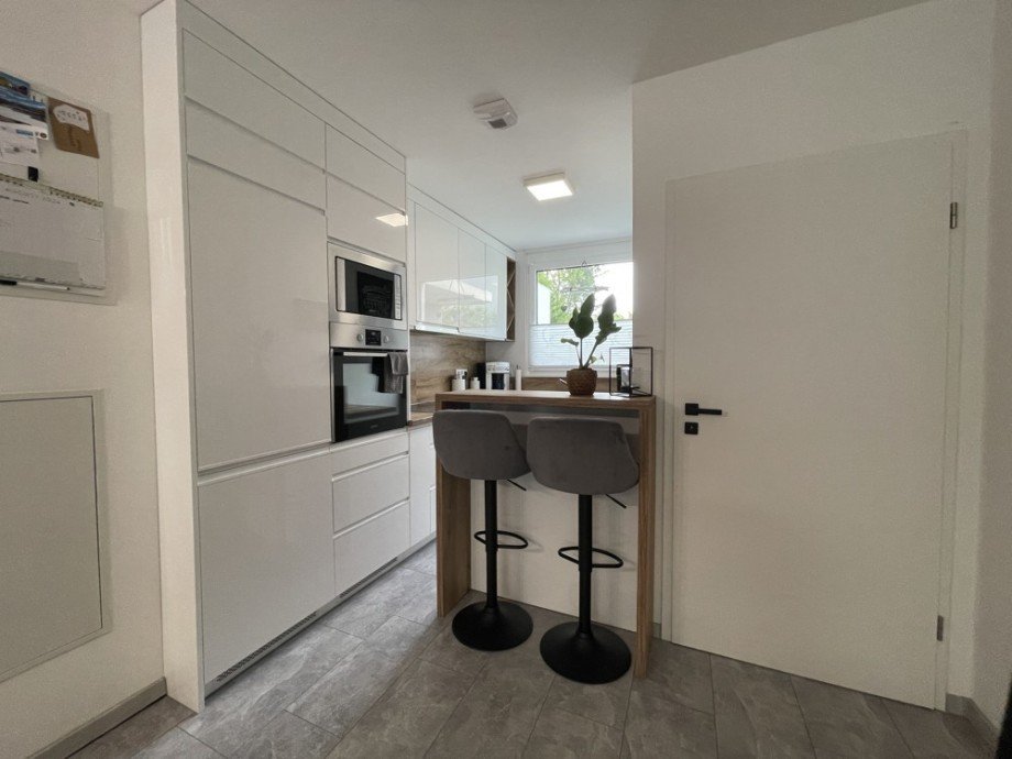 (9) Neben dem Eingangsbereich befindet sich die moderne K�che Einfamilienhaus Bottrop / Boy