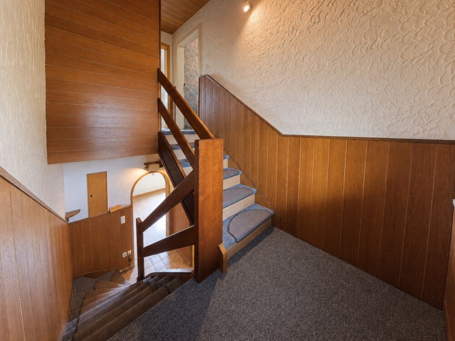 (17) Diese Treppeninstallation f�hrt Sie hinauf in das Obergeschoss Reihenendhaus Bottrop / Eigen