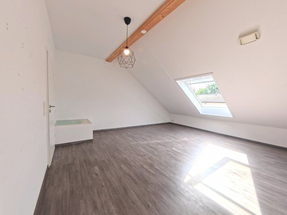(28) Im weiteren Verlauf betreten Sie dieses Zimmer - ideal als G�stezimmer Reihenmittelhaus Bottrop / Boy