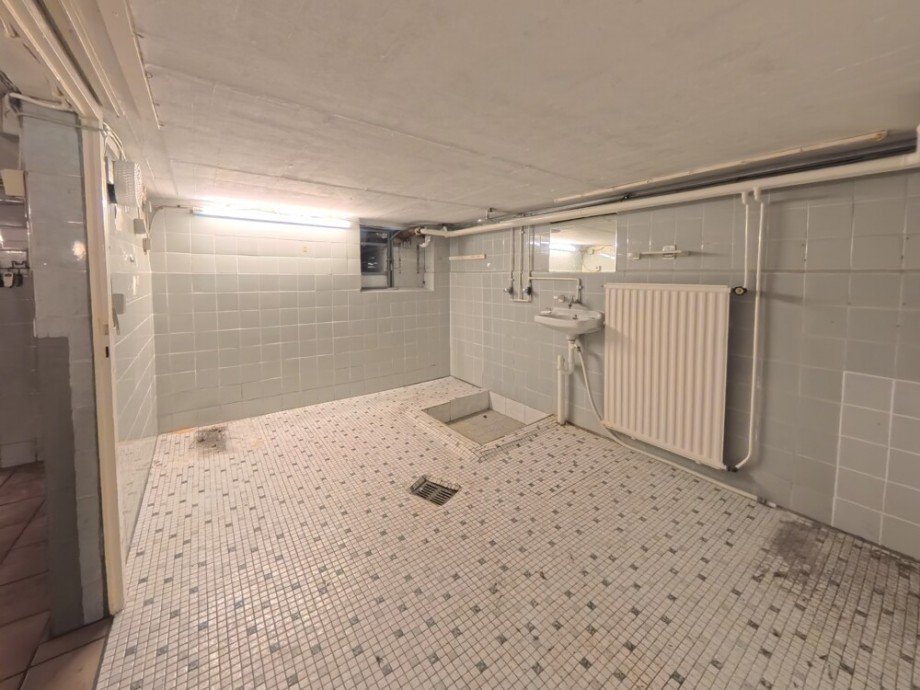 (26) Hier ein Blick in die benachbarte Waschk�che Reihenmittelhaus Bottrop / Batenbrock