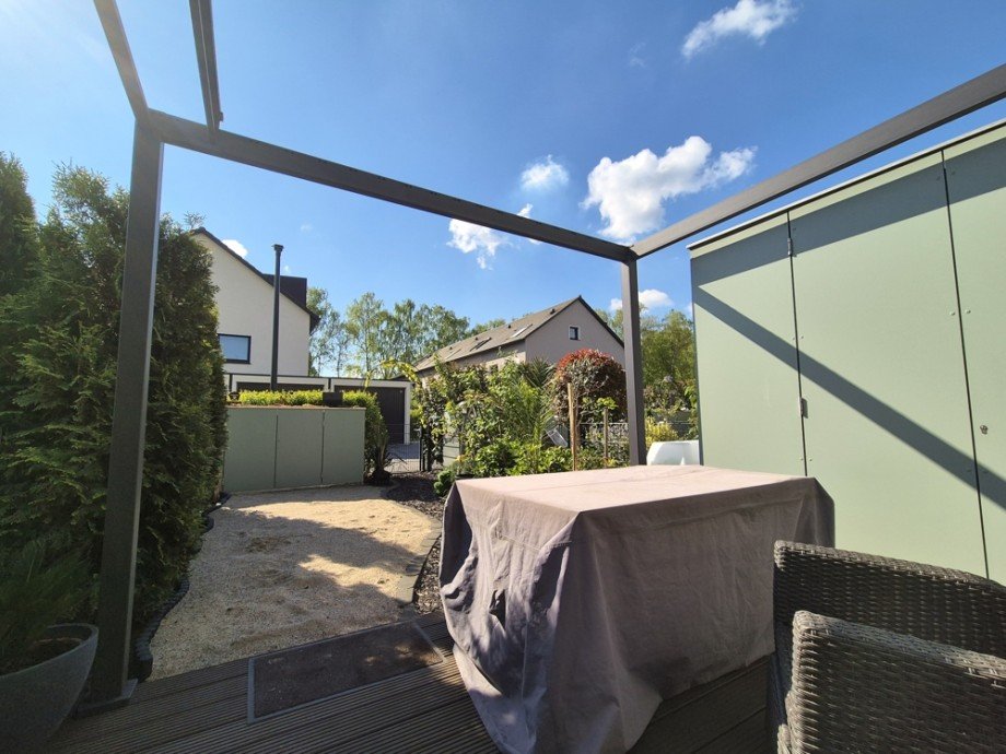 (13) Hier eine erste Impression von der Terrasse mit Blick in den Garten Reihenmittelhaus Bottrop / Boy