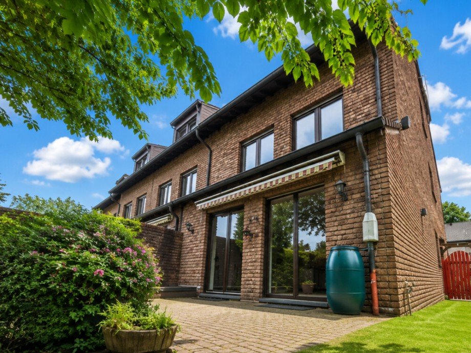 (34) Eine weitere R�ckansicht des Geb�udes Reihenendhaus Bottrop / Fuhlenbrock