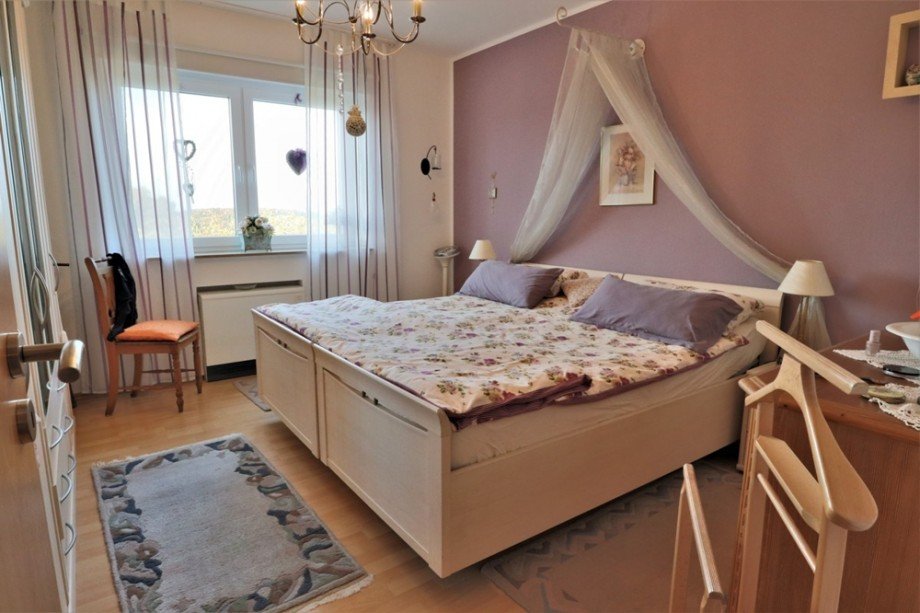 (6) Als n�chstes erwartet Sie eines der beiden Schlafzimmer der Wohnung Etagenwohnung Bottrop / Stadtmitte
