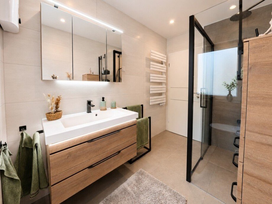 (26) Das Badezimmer verf�gt �ber eine bodengleiche Dusche Erdgeschosswohnung Oberhausen / Osterfeld-Ost