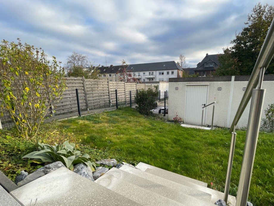 (21) Ein Blick in den r�ckw�rtigen Garten mit praktischem Garagenzugang Erdgeschosswohnung Bottrop