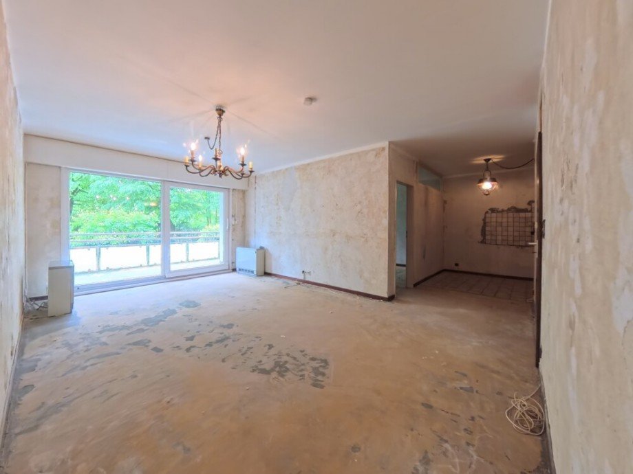 (9) Angrenzend an den Flurbereich befindet sich der gro�z�gige Wohnraum Erdgeschosswohnung Bottrop / Stadtmitte