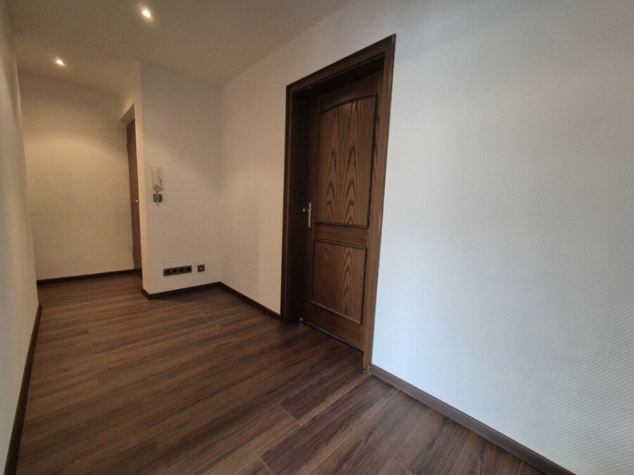 (6) Hier ein erster Einblick in den ger�umigen Wohnungflur Etagenwohnung Bottrop / Stadtmitte