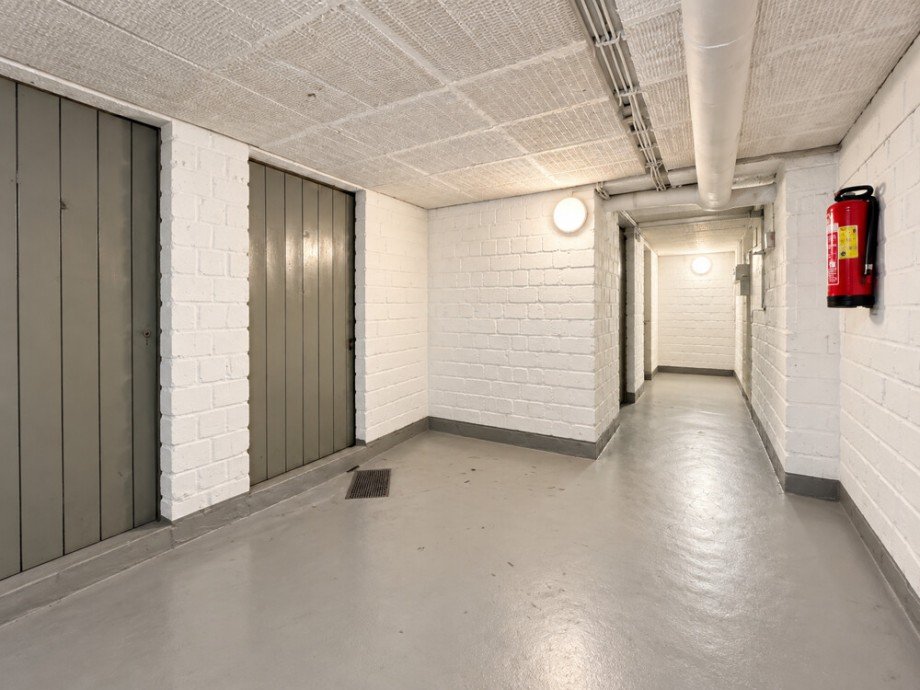 (21) Dieser gepflegte Flurbereich f�hrt Sie zum zugeh�rigen Kellerraum Etagenwohnung Bottrop / Batenbrock