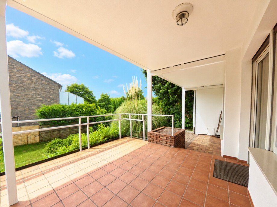 (11) Ein erster Blick auf die Terrasse Zweifamilienhaus Bottrop / Bottrop-Vonderort