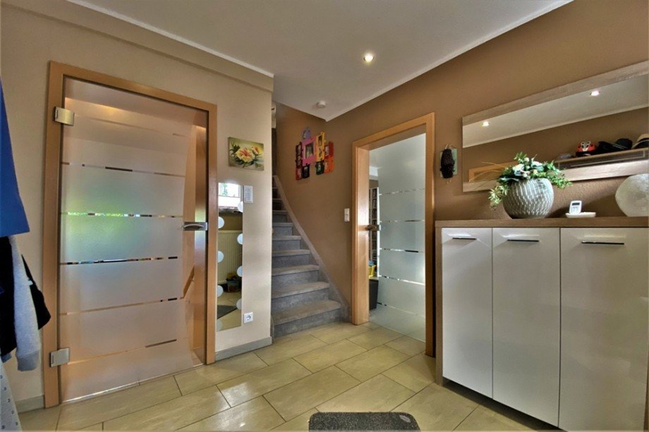 (2) Ein erster Einblick in den Hauseingangsbereich Doppelhaush�lfte Bottrop / Welheimer Mark