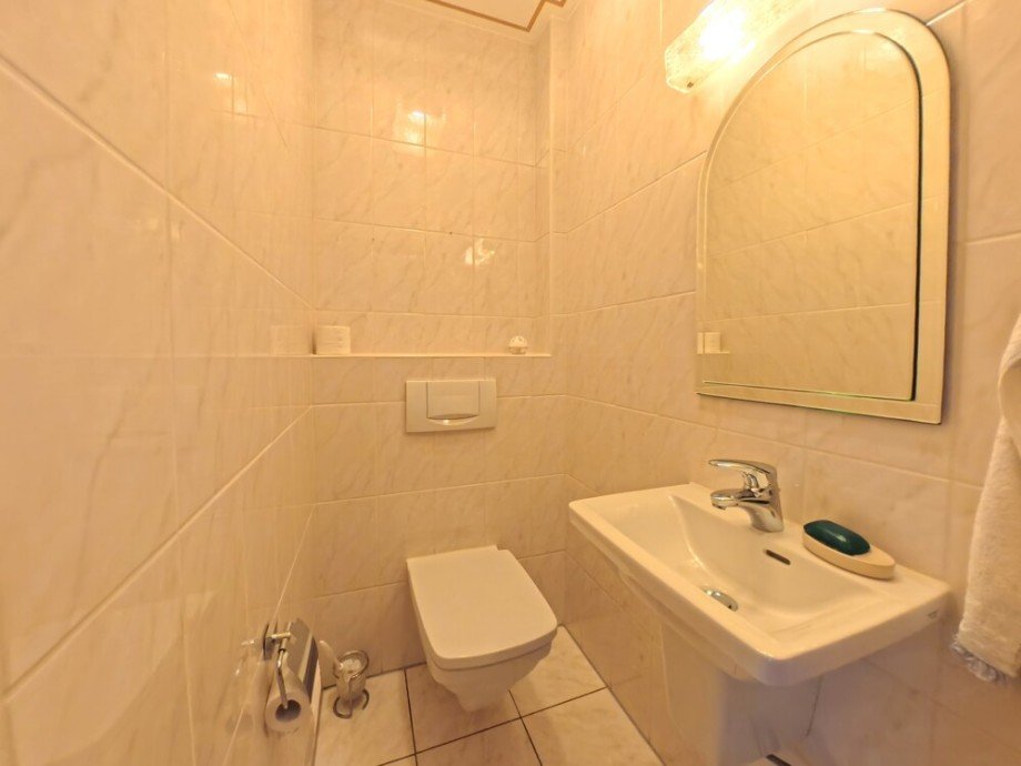 (21) Ein praktisches G�ste-WC rundet das Raumangebot ab Etagenwohnung Bottrop / Stadtmitte