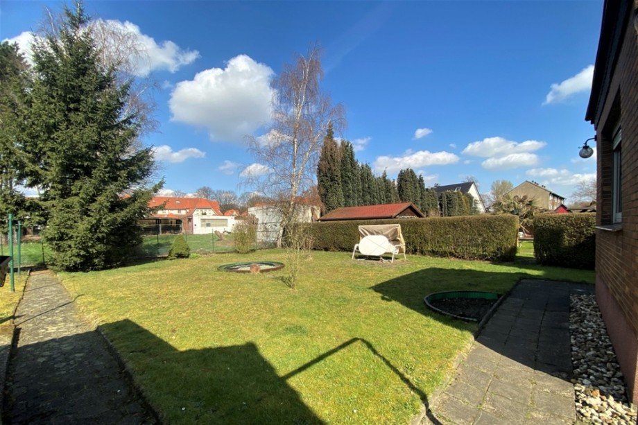 (18) Der nordwestlich ausgerichtete Garten aus einer anderen Perspektive Doppelhaush�lfte Bottrop / Welheim