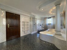 (22) Zun�chst befindet sich unmittelbar neben dem Elternschlafzimmer das Hauptbadezimmer *VERKAUFT*