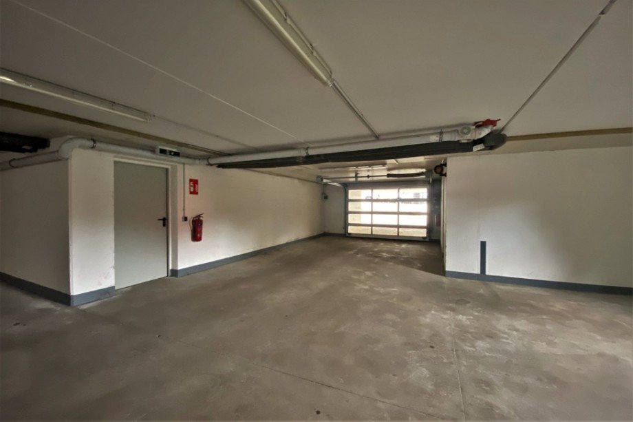 (19) Der Blick auf die Tiefgarageneinfahrt Dachgeschosswohnung Essen / Heidhausen