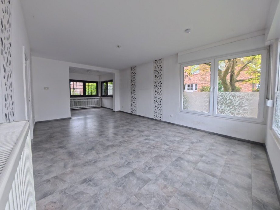 (12) Hier blicken wir in das ger�umige Wohn- und Esszimmer im Erdgeschoss Einfamilienhaus Bottrop / Stadmitte