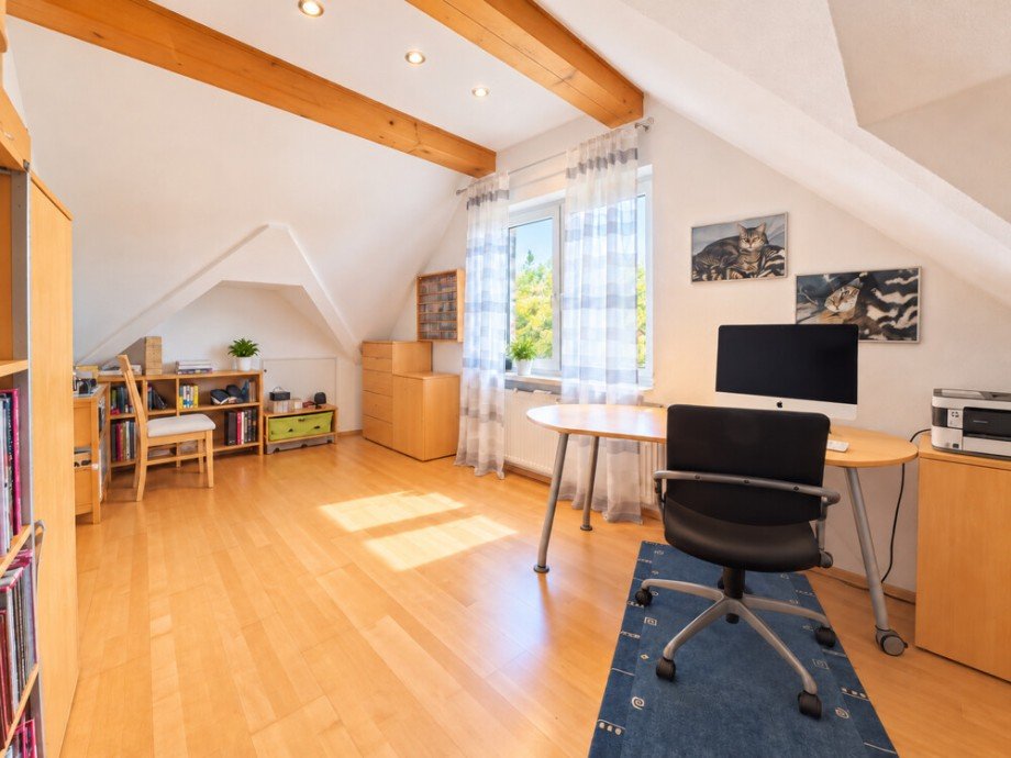 (19) An die K�che schlie�t sich dieses Arbeits- oder Kinderzimmer an Etagenwohnung Bottrop / Stadtmitte