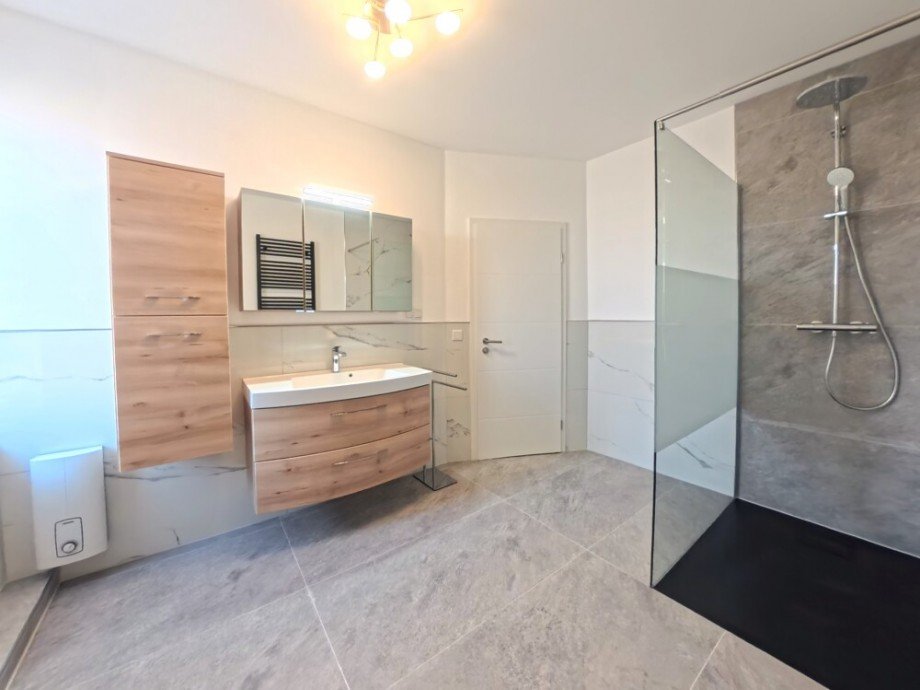 (18) Das moderne Duschbadezimmer Etagenwohnung Bottrop / Stadtmitte