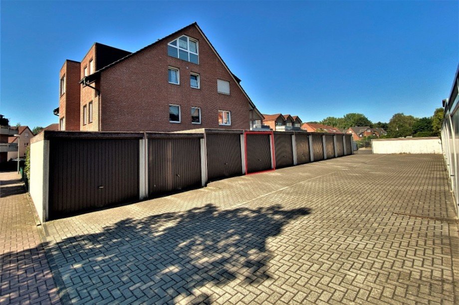 (19) Auf dem gemeinschaftlichen Garagenhof befindet sich eine zugeh�rige PKW Garage - Nr. 4 Erdgeschosswohnung Bottrop / Bottrop-Vonderort