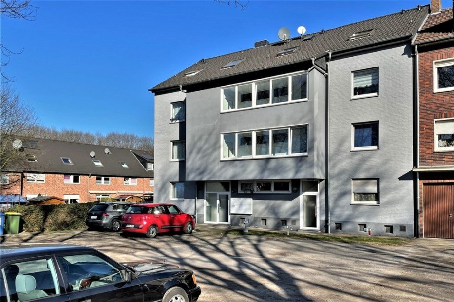 (2) Eine weitere Impression von der Geb�udefront Dachgeschosswohnung Oberhausen / Sterkrade-Mitte