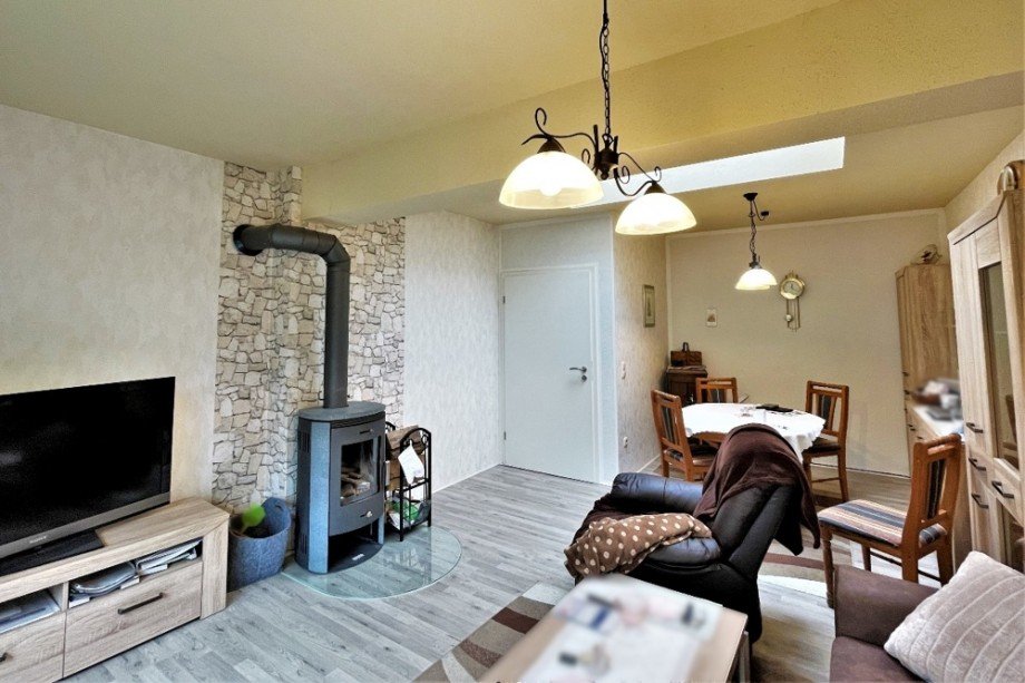 (37) Hier sehen Sie den gem�tlichen Wohn- und Essbereich mit Kamin Einfamilienhaus Bottrop / Eigen