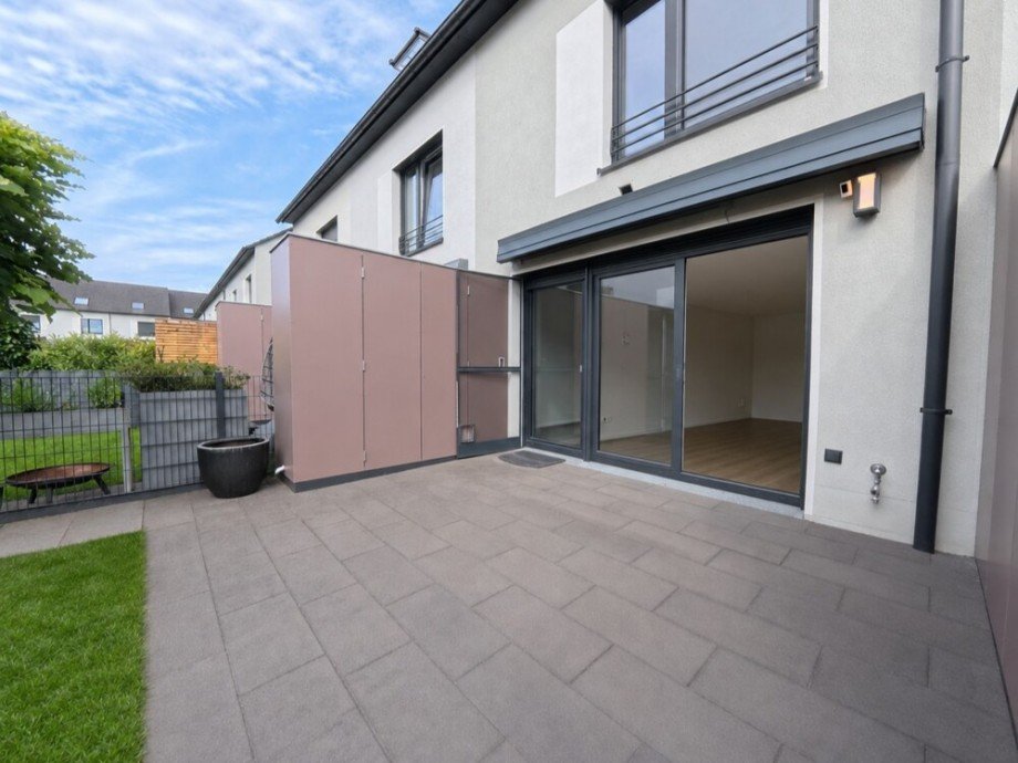 (13) Die Terrasse in s�d�stlicher Ausrichtung Reihenmittelhaus Bottrop / Boy