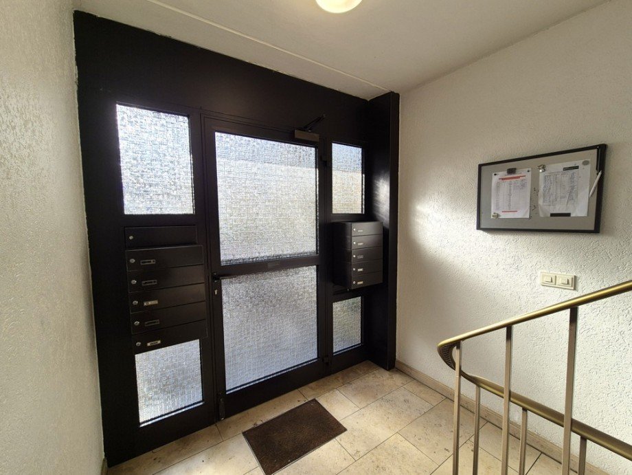 (3) Der Hauseingangsbereich im Erdgeschoss Etagenwohnung Gladbeck